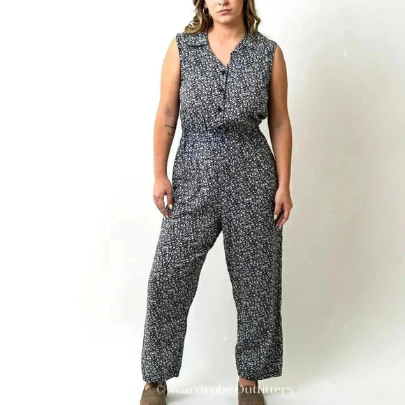 Black & White Ditsy Floral Collared Sleeveless Romper - Picture 1 of 8